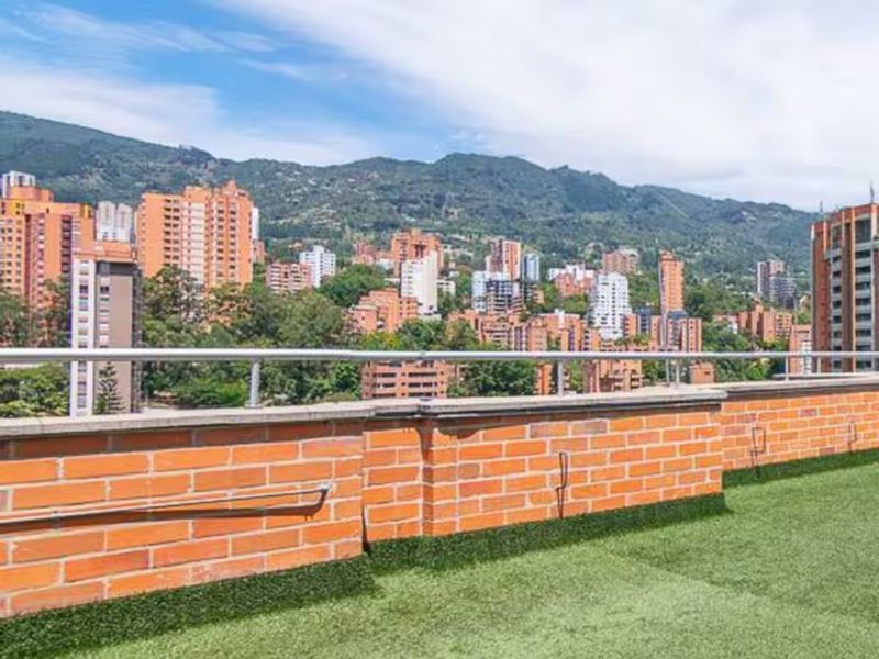Zonas comunes de Miu La Frontera: terraza común en la azotea, con vista de 360° sobre la ciudad