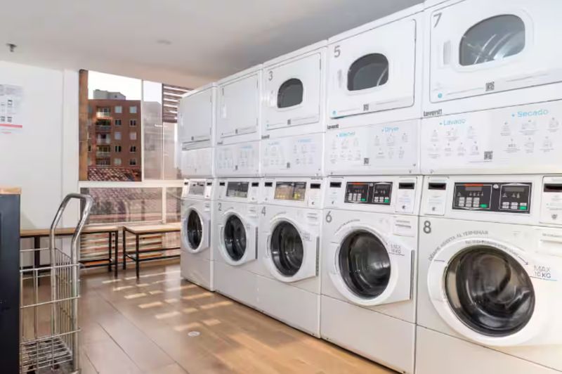 Zonas comunes de Miu La Frontera: lavandería de pago en el primer piso